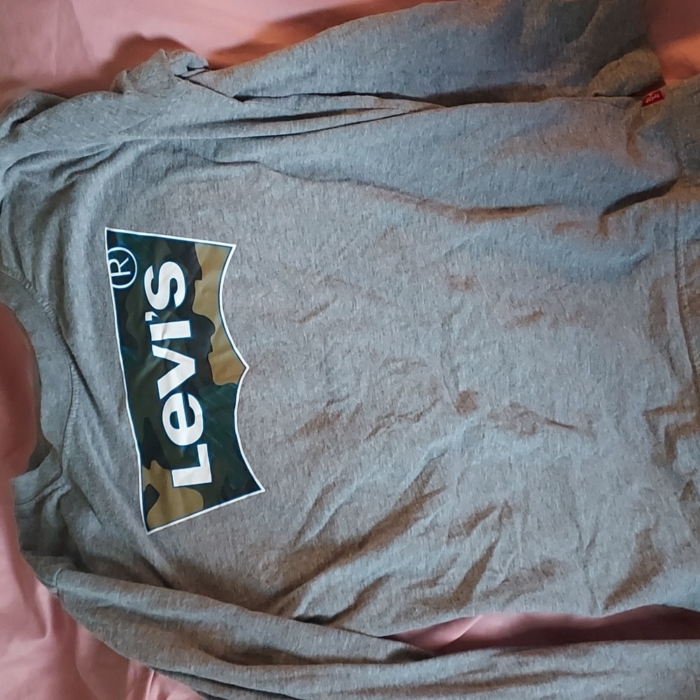 Long sleeve Levi shirt